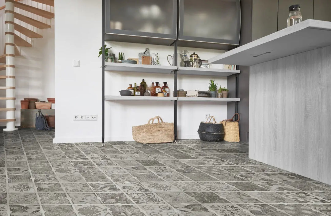 GreenLine Basic 30 Fliese Retro Black &amp; White mit Trittschalldämmung Vinylboden Klick