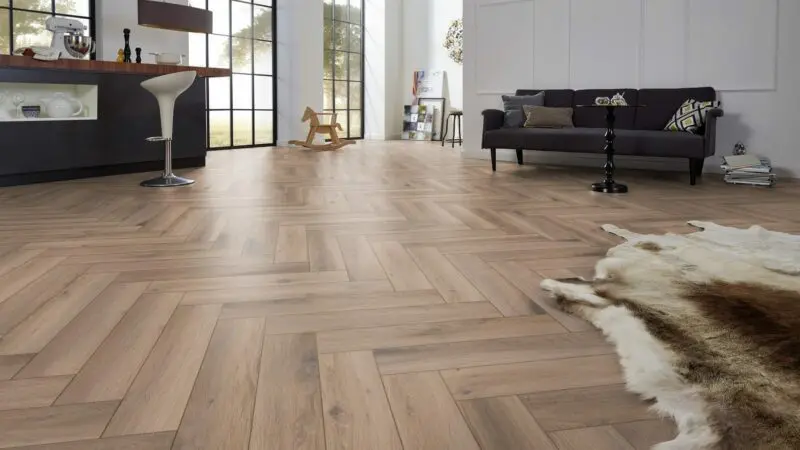 GreenLine Herringbone Fischgrät Lille Eiche mit V-Fuge mit Trittschalldämmung Vinylboden Klick – Bild 2